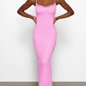 SKIMS fits everybody lace long slip dress bubblegum sz L